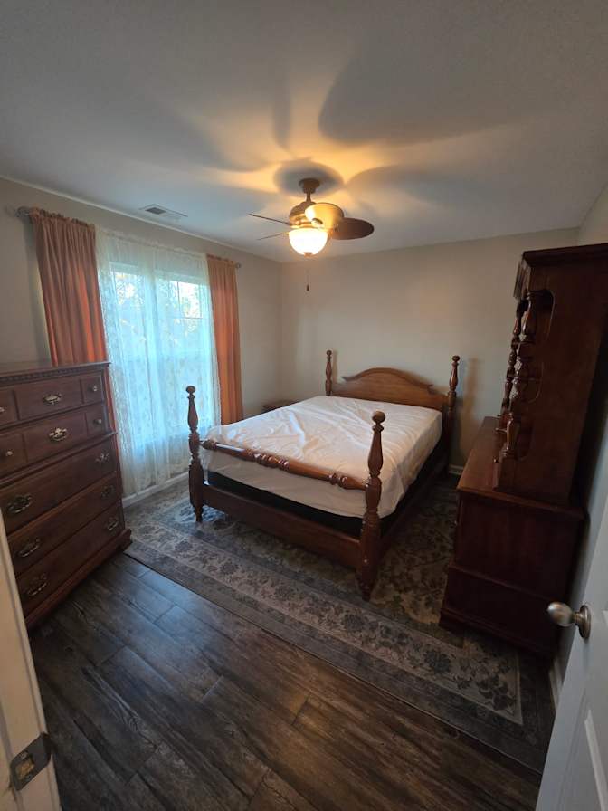 Room for Rent's room