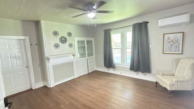 Darren Phillips's room