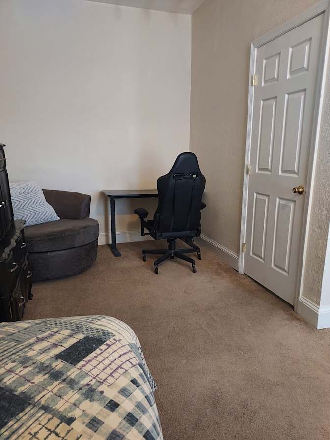 Carlos's room