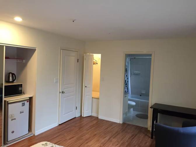 Cléo and Carl's room