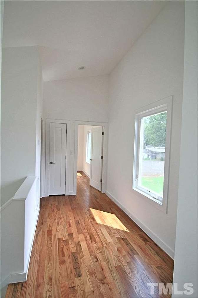 Alcove Rooms's room