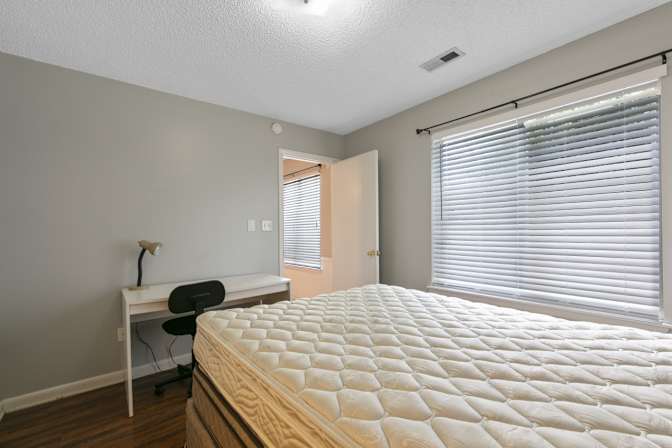 Alcove Rooms's room