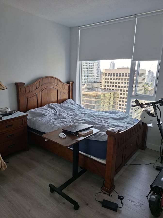 Tomer's room
