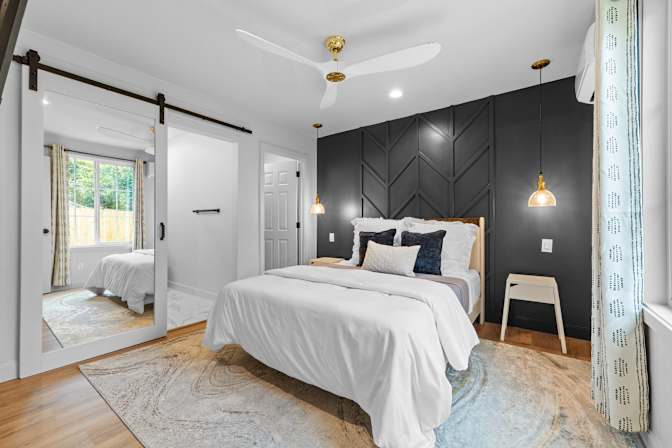 Tomic Properties's room
