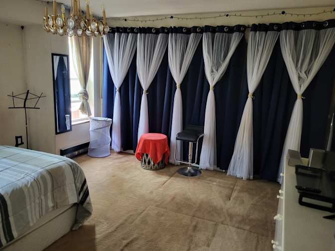 Eddy's room