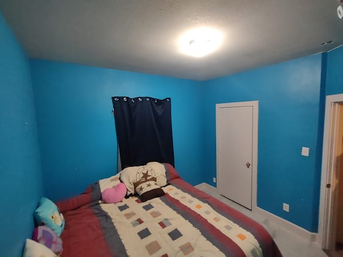 Leslie's room