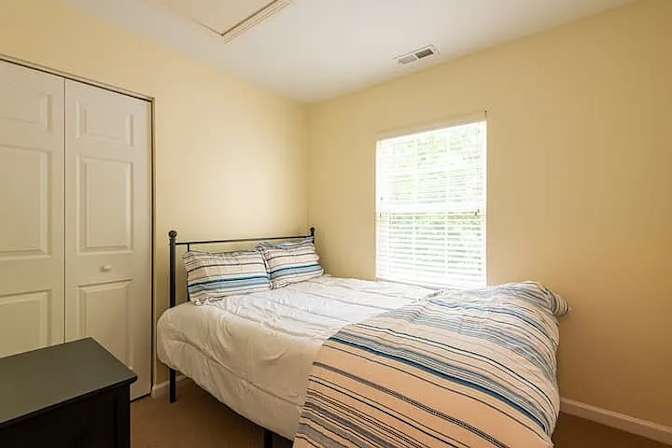 Alcove Rooms's room
