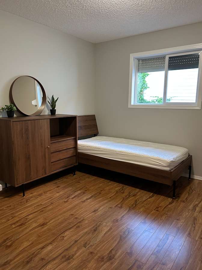 Jun's room