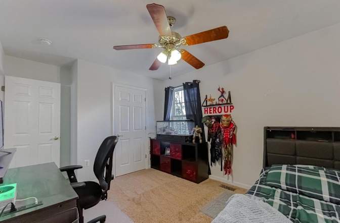 Mo's room