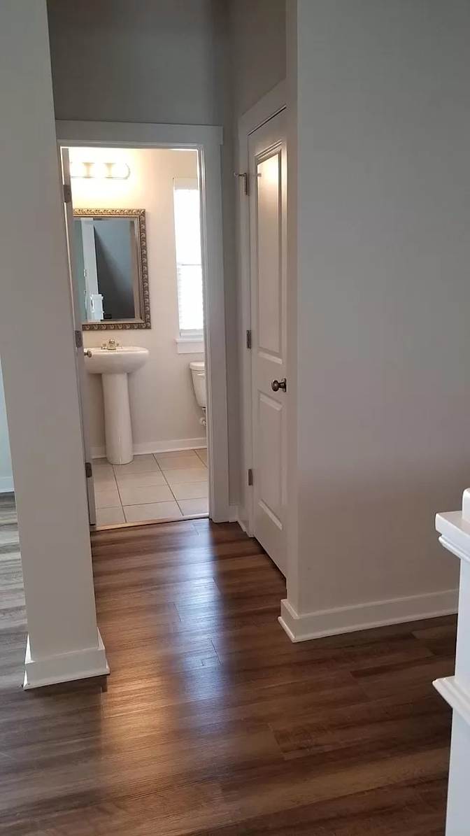 Alcove Rooms's room