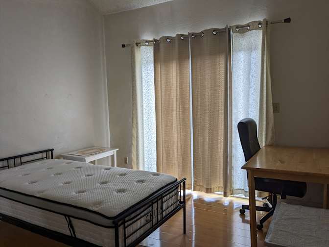 Lynn's room