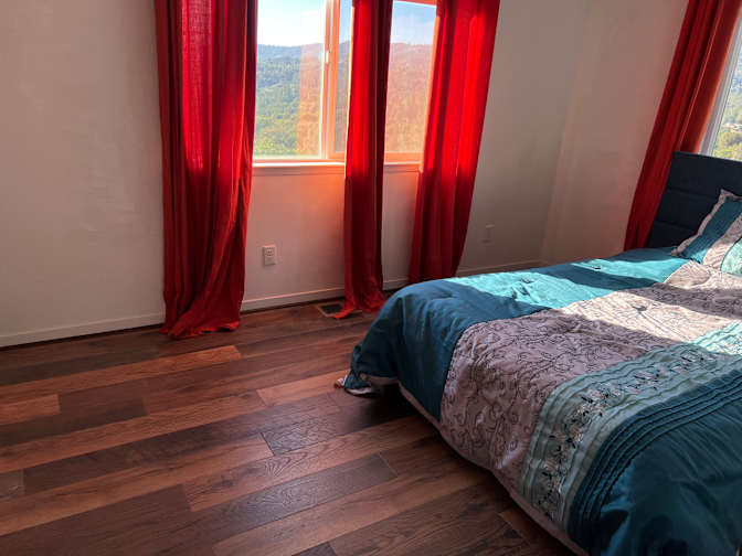 JEANETTE's room