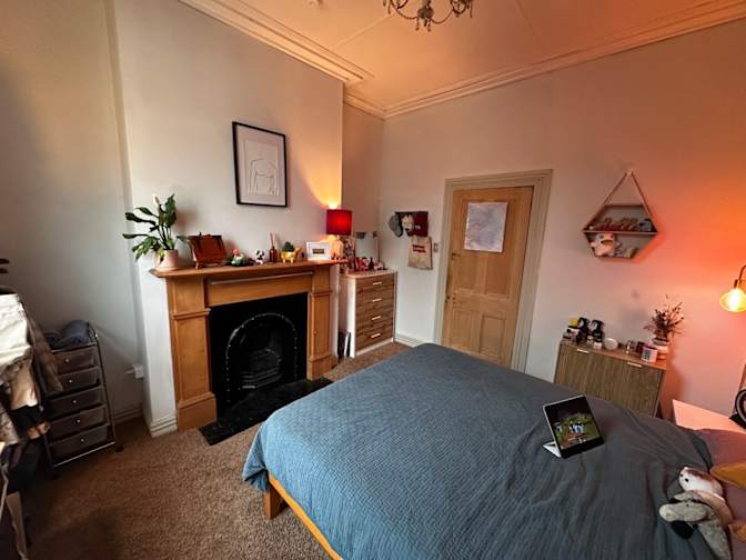 Caroline's room