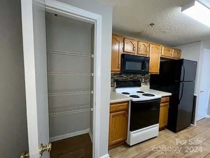 Alcove Rooms's room