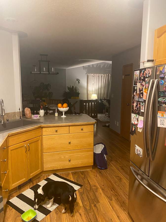Alexa Rai Oszli Lastiwka's room