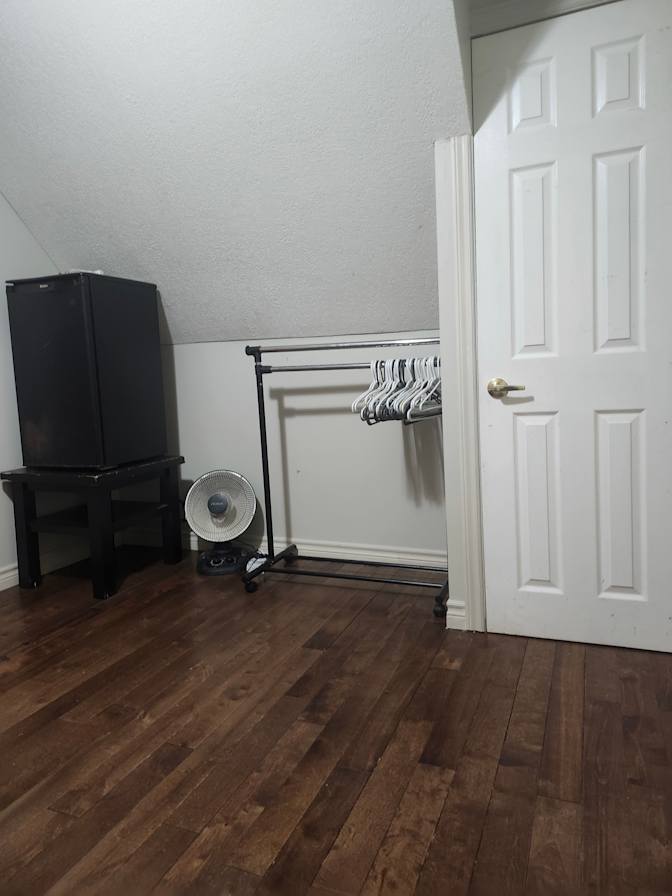 MARLENE D SANTOS's room