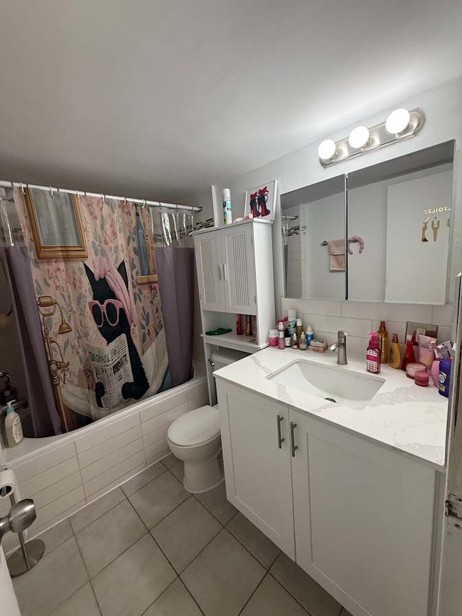 YOUSRA NADI's room