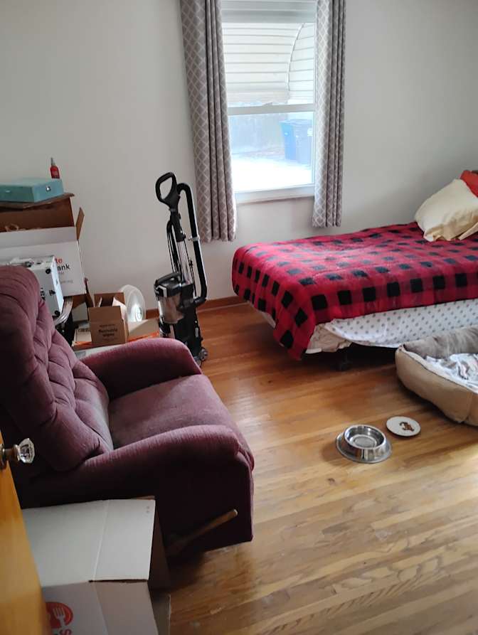 Stephen Tomasella's room