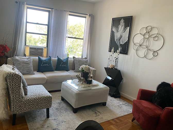 Les's room