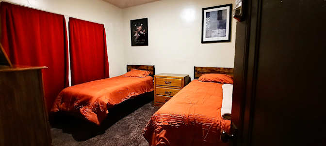 Kinsman Of Neighbors's room