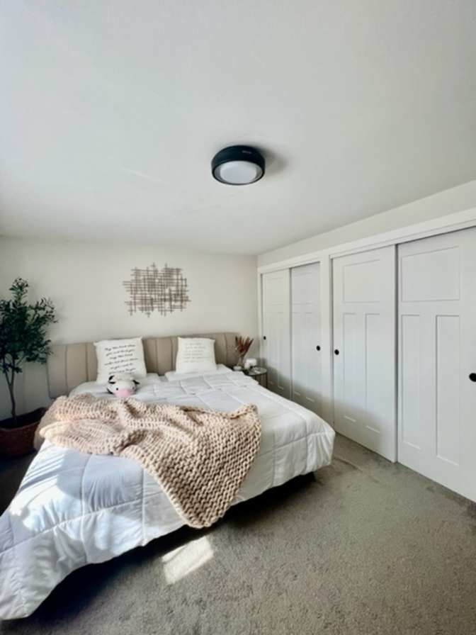 Liz's room