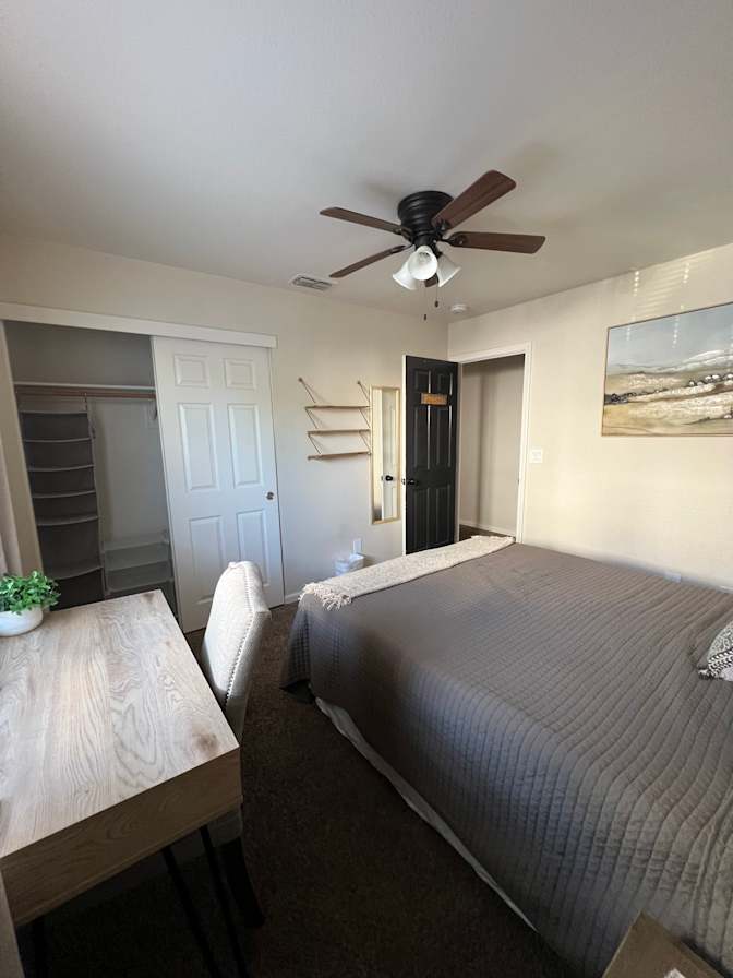 Mauricio's room