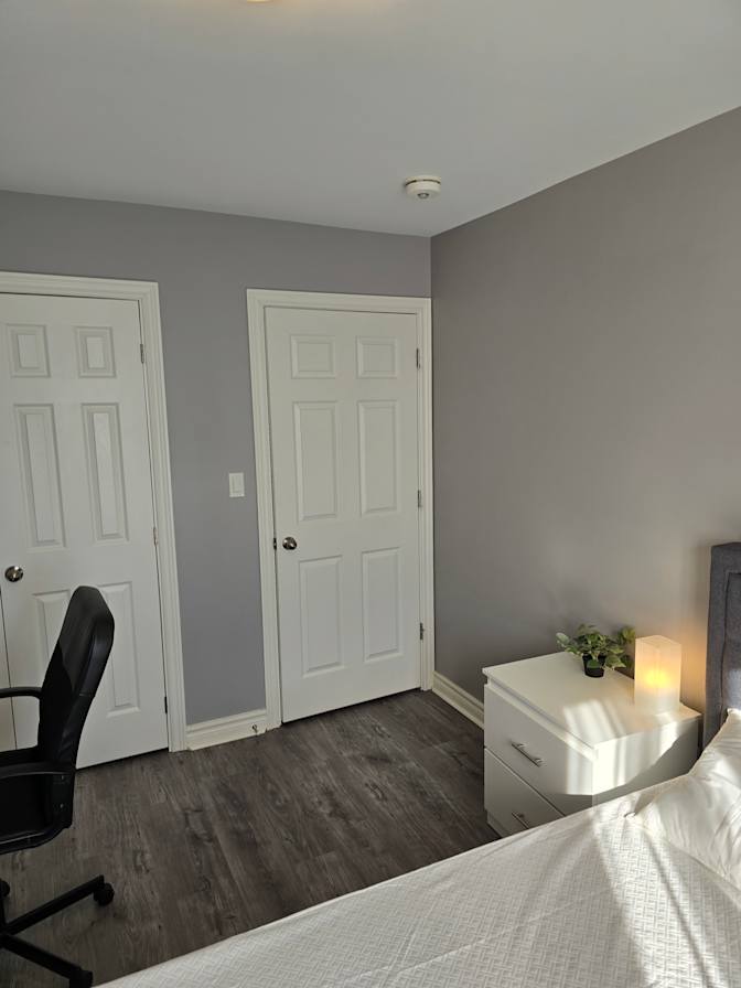 Dee's room