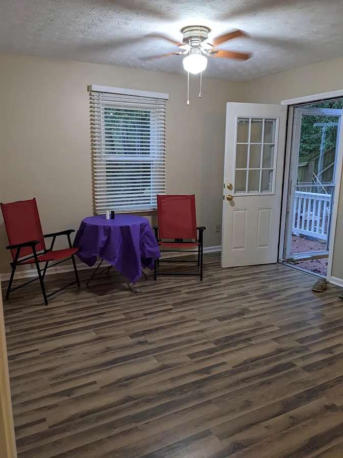Alcove Rooms's room