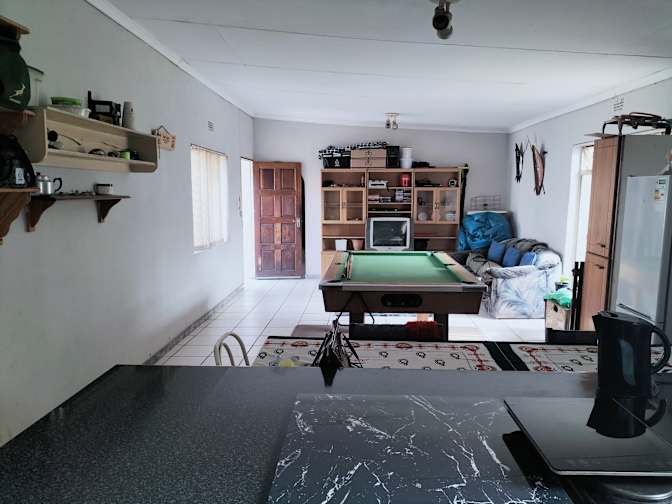 Jeanett's room