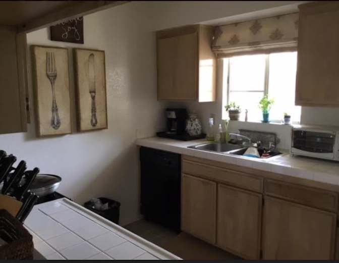 leslie's room