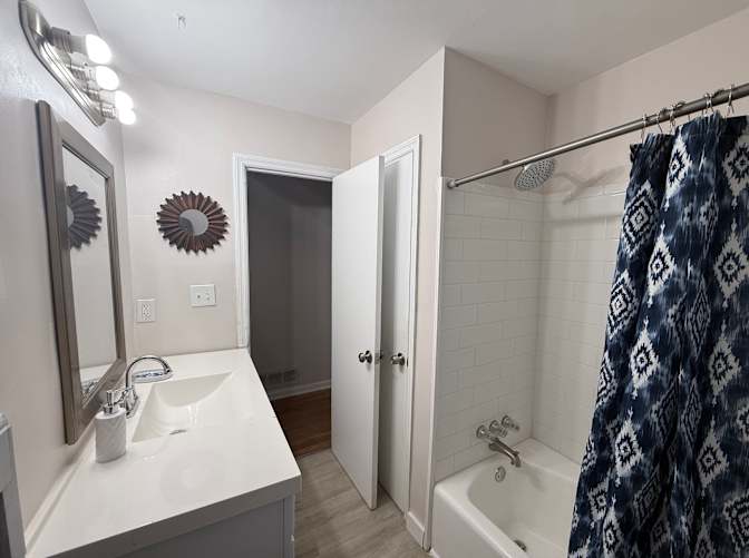 Alcove Rooms's room