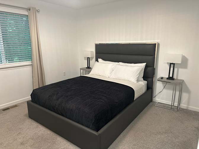 Alcove Rooms's room