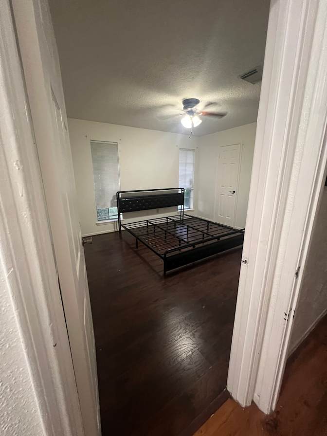 carlos's room