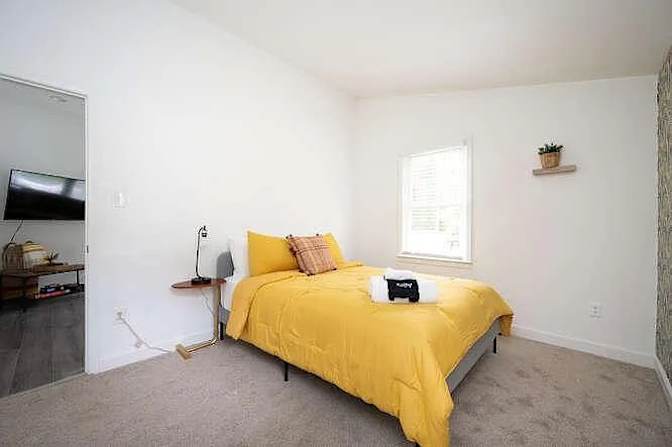 Alcove Rooms's room