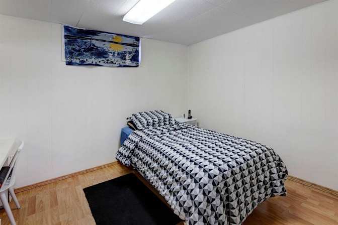 Ali's room