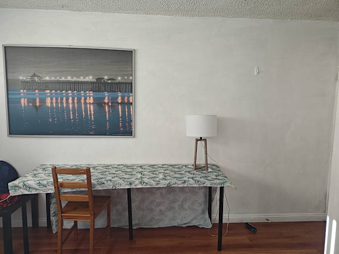 Burbank Room's room