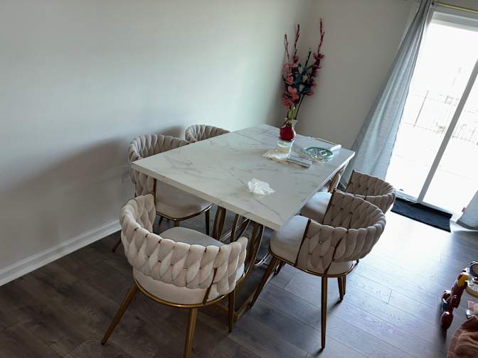 Alcove Rooms's room
