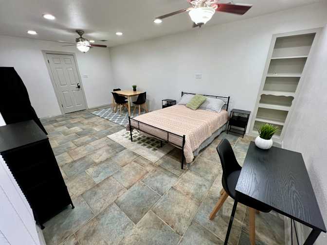 Andres's room