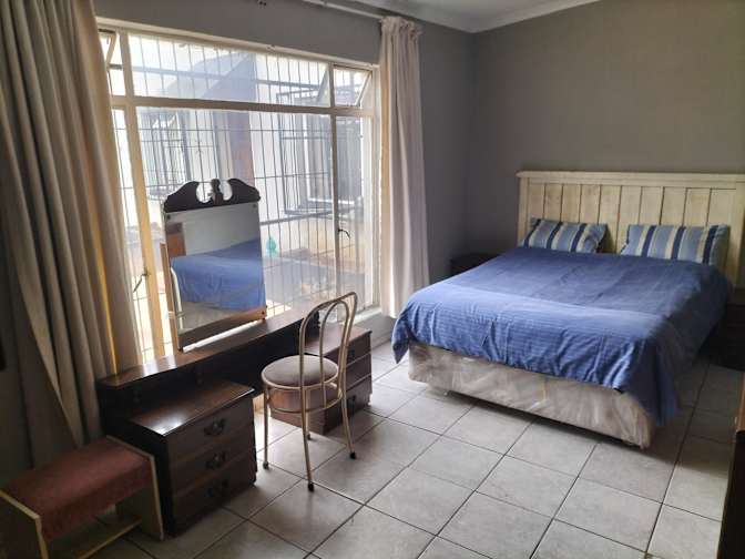 Jeanett's room