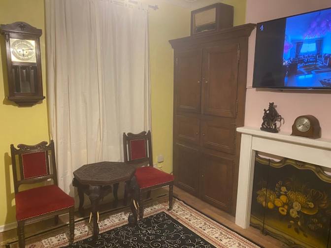 Glen Dyne's room
