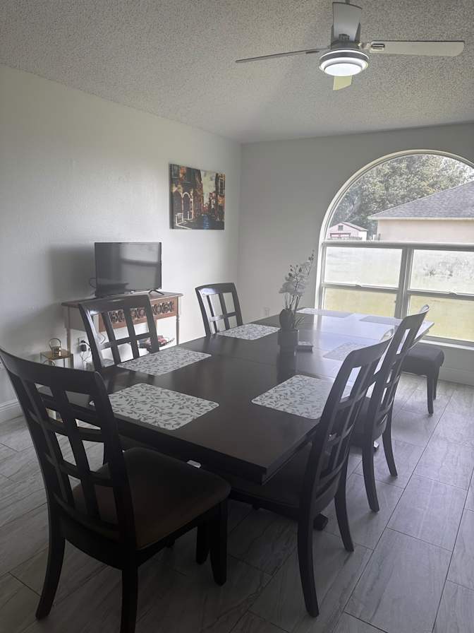Glass Connect Housing Solutions's room