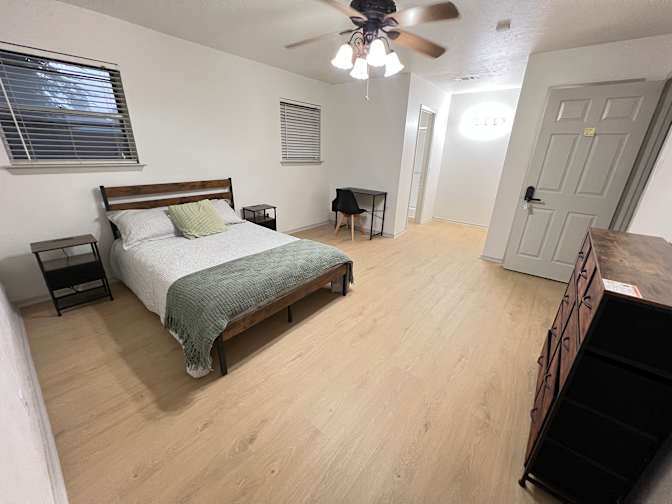 Andres's room