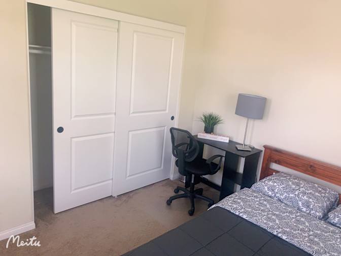 Feng's room
