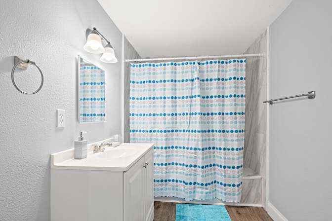 StarCity Homes's room