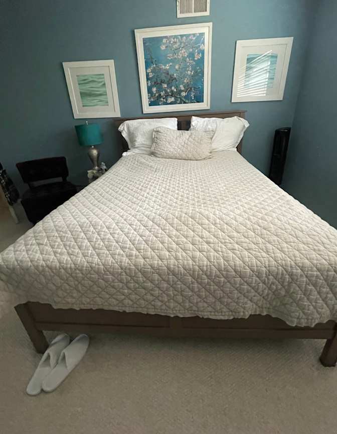 Dee's room
