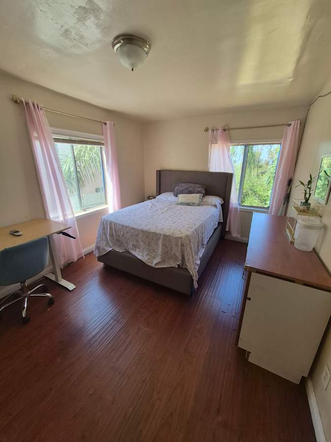 Tien's room