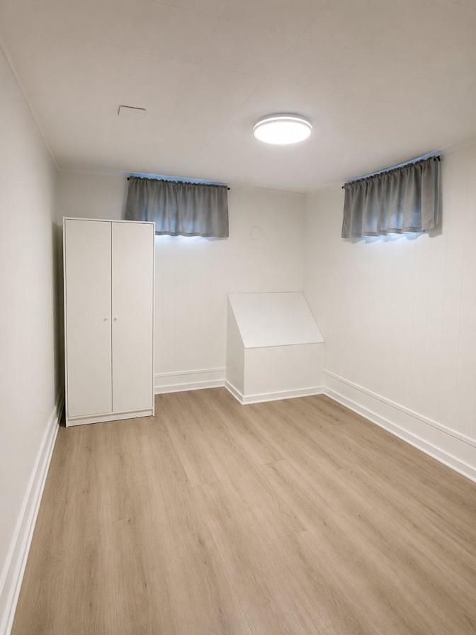 Ryan Cho's room