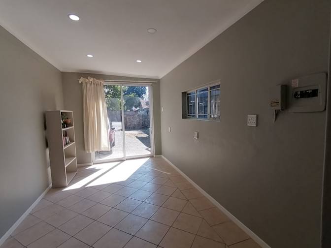 ARMAND FOURIE's room