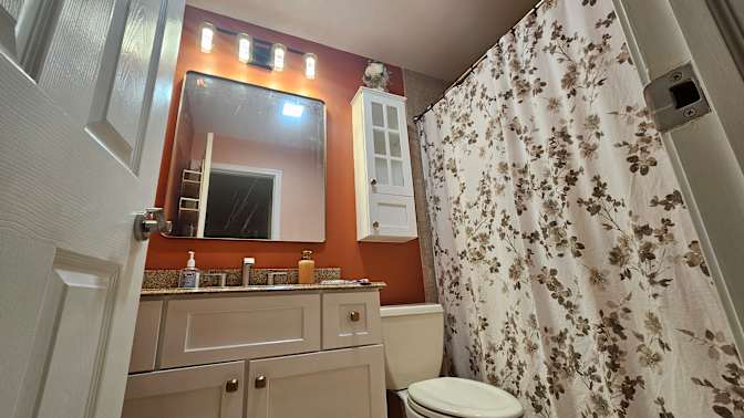 Alejandro Vargas's room