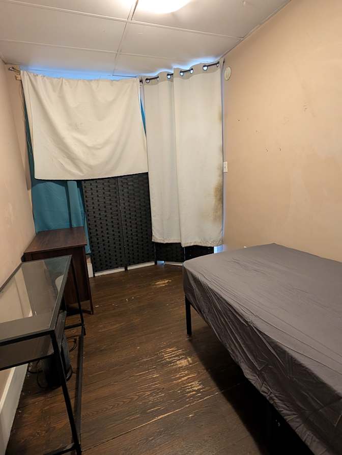 Yllor's room